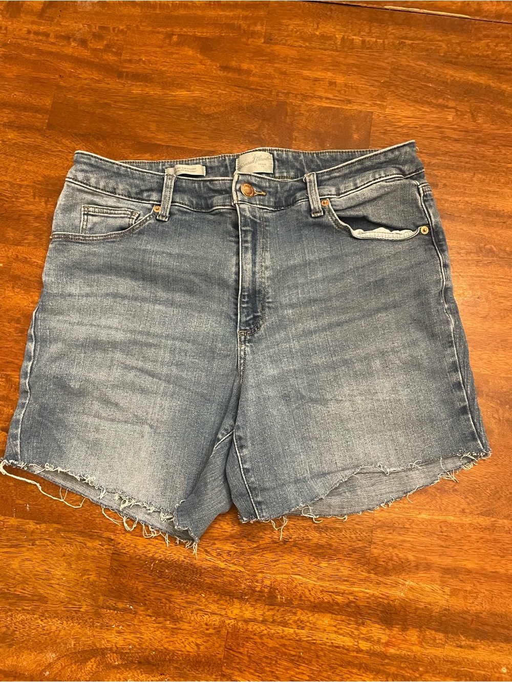 Universal Thread Denim Cutoff Shorts Women’s 14W High Rise Distressed Raw Hem